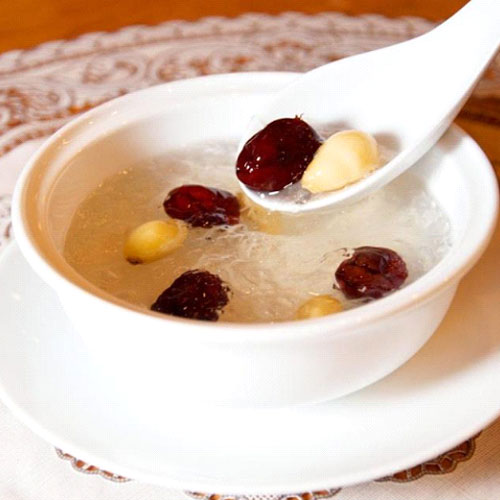 Yến sào với táo đỏ, hạt sen, nhãn nhục, bạch quả (yến chưng tứ bảo)